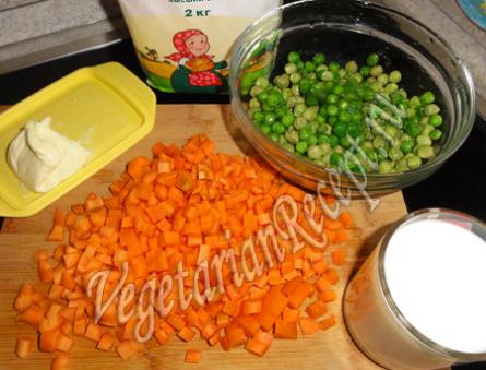 Морковь с зеленым горошком в соусе “Бешамель” Морковь с зеленым горошком в молочном соусе